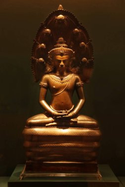 Naga Hood tarafından korunan antik Buda heykeli 11. yüzyıl civarında inşa edildi ve Tayland Ulusal Müzesinde sergilendi.