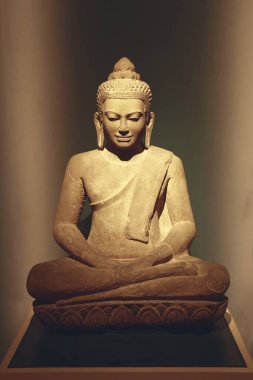 13. yüzyıldan kalma antik bir Buda heykeli, Lopburi Sanatı, Tayland Ulusal Müzesi.