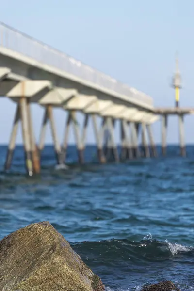Güneş Doğmadan Önce Badalona Nın Deniz Iskelesi Pont Del Petroly Telifsiz Stok Fotoğraflar