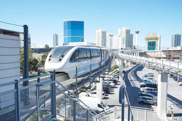 Gelecekteki tek raylı tren Las Vegas 'taki Boingo İstasyonu' na yanaştı.. 