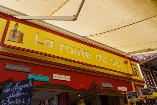 Fransa Nın Aigues Mortes Kentindeki Bir Hediyelik Eşya Dükkanının Önünde — Stok fotoğraf