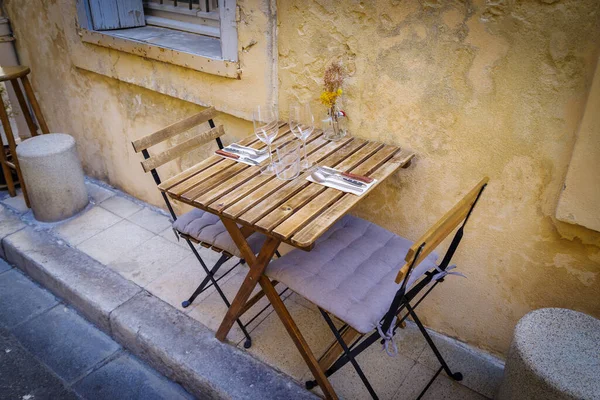 Romantikus Asztal Két Személyre Egy Mediterrán Faluban — Stock Fotó