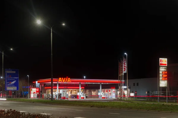 Oldenzaal Países Bajos Noviembre 2022 Gasolinera Avia Por Noche — Foto de Stock
