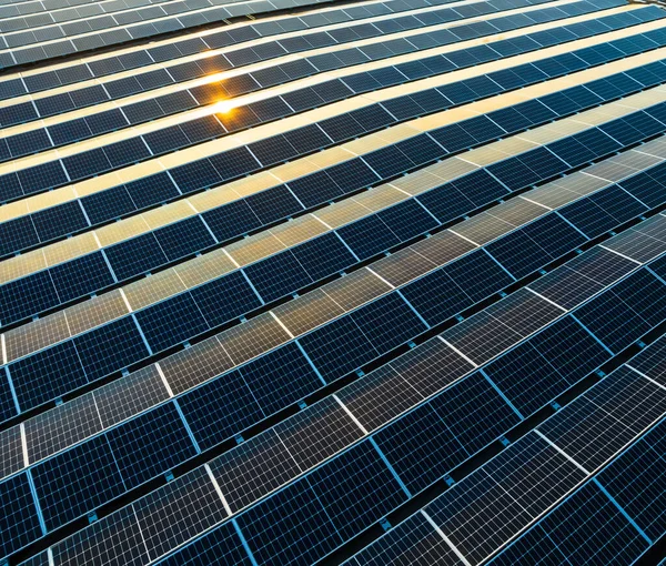 Průmyslové Skladiště Střechou Zatíženou Solárními Panely Stock Snímky