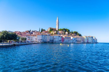 Hırvat turistik kenti Rovinj 'in güzel manzarası
