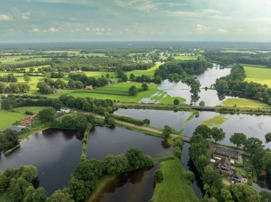 Hollanda 'daki sel basmış kırsal arazinin hava manzarası