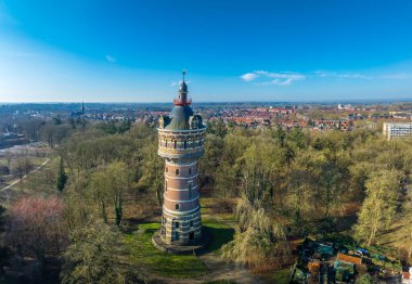 Deventer su kulesinin hava görüntüsü. 1892 'de şehrin en yüksek noktasında inşa edilen bina günümüzde hala kullanımda. Kapasitesi 500 metreküp..