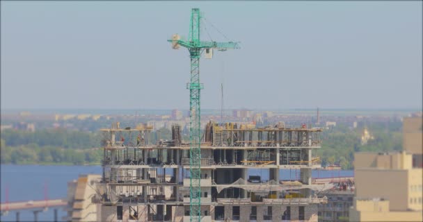 Construção Edifício Residencial Vários Andares Voltas Tempo Guindaste Torre Tempo — Vídeo de Stock