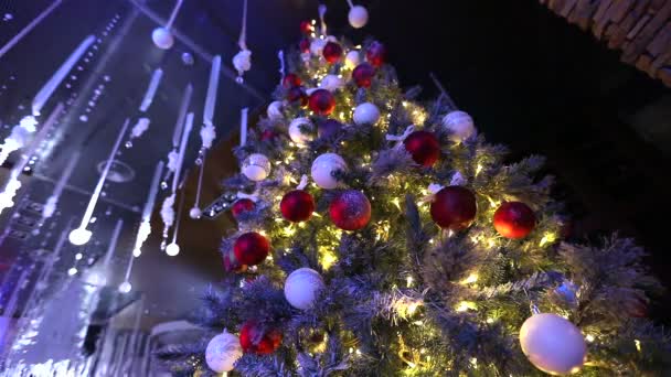 Árbol Navidad Con Decoraciones Bolas Árbol Año Nuevo Árbol Navidad — Vídeo de stock