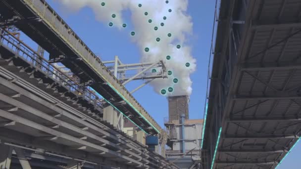 大気中への固体物質の放出 環境汚染の可視化 工場の煙突からの白い煙 有害成分の放出の可視化 — ストック動画