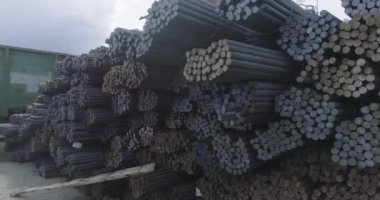 Yuvarlak metal kurusıkı, metal kurusıkı, metal depo. Yuvarlak metal borular..