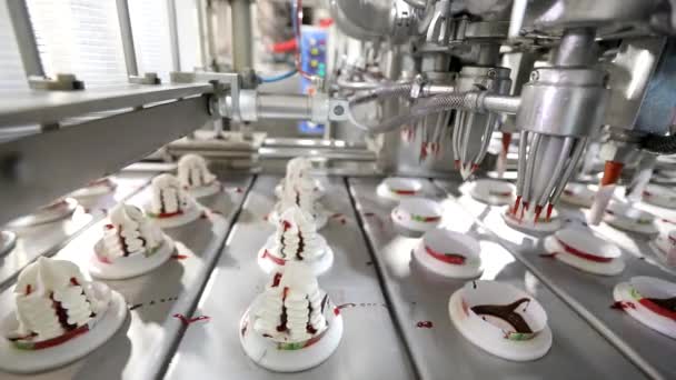 Производство Мороженого Автоматизированное Производство Мороженого Линия Автоматического Производства Мороженого — стоковое видео