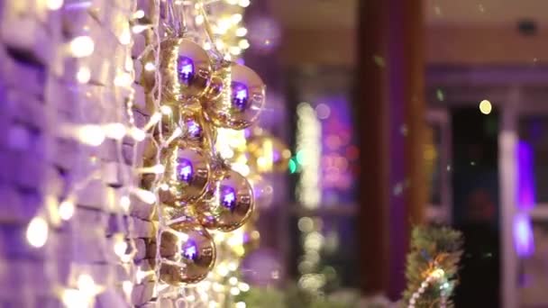 Різдвяна Гірлянда Стіні Крупним Планом Новорічні Прикраси Різдвяний Декор — стокове відео