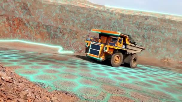 带有图形元素的垃圾车 倾卸卡车驶过采石场 对该地区进行扫描 采煤工业的现代技术 — 图库视频影像