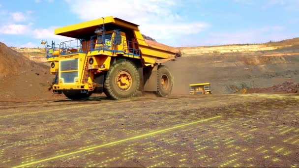 Visualización Industria Minera Temporal Del Carbón Moderno Camión Cantera Atraviesa — Vídeos de Stock