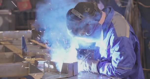 Welder Collects Metal Part Welder Works Factory Metal Structure Welding — Stock Video