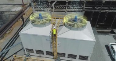 İnsansız hava aracından soğutma kulesi. Endüstriyel soğutma kuleleri. Islak soğutma kuleleri. Buharlaştırıcı soğutma kuleleri.