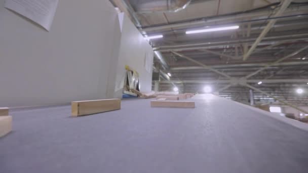 Рабочий Процесс Мебельной Фабрике Люди Работают Конвейере Мебельной Фабрики — стоковое видео