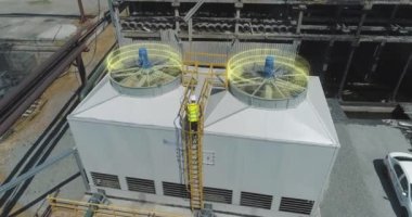 İnsansız hava aracından soğutma kulesi. Endüstriyel soğutma kuleleri. Islak soğutma kuleleri. Buharlaştırıcı soğutma kuleleri.