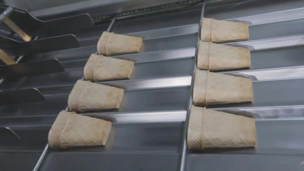 Fazer Uma Chávena Waffles Produção Copo Wafer Para Sorvete Copo — Vídeo de Stock