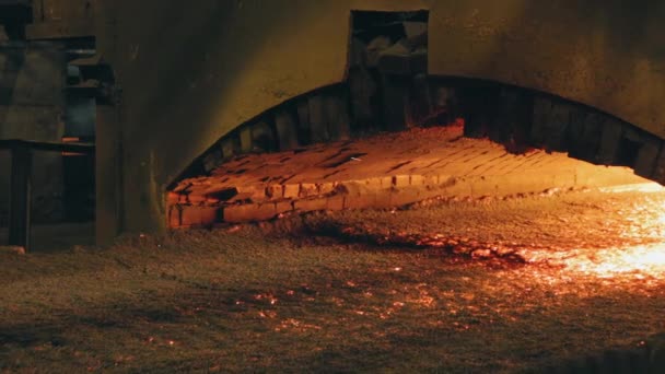 Виробництво Коксового Вугілля Всередині Кокосової Вугільної Печі Гаряче Коксоване Вугілля — стокове відео