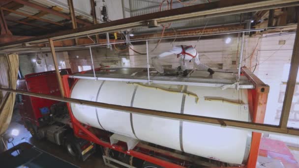 Tank Kamyonu Temizleme Operasyonu Tanker Kimyasal Temizlik Işinde Kamyon Tankını — Stok video
