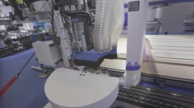 Automatic replacement of a drill with a cnc machine.