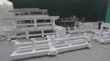 Base storage for machine tools, large amount of iron beds for woodworking machines.