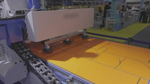 现代木工机械的工作流程 大型国际工厂数控机床的工作实例 — 图库视频影像