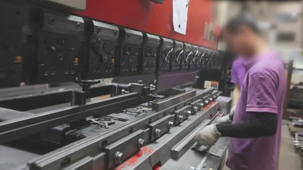Man Works Machine Asian Man Working Hydraulic Machine — Stock Video