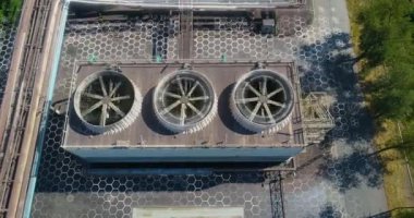 İnsansız hava aracından soğutma kulesi. Endüstriyel soğutma kuleleri. Islak soğutma kuleleri. Buharlaştırıcı soğutma kuleleri.