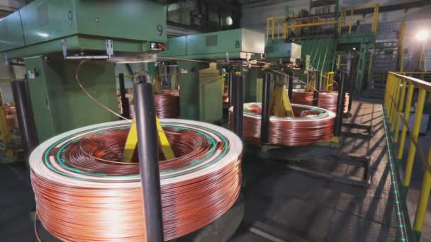 ケーブル生産 現代のケーブル製造工場 工場内の近代的な技術の可視化 ケーブル製造コンセプト — ストック動画