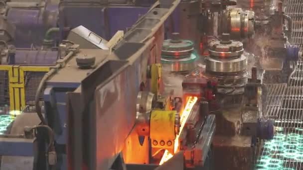 圧延金属製品の生産のための近代的な工場 冶金工場における近代的な技術の可視化 冶金工場の概念 — ストック動画
