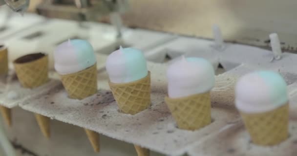 Πάγωμα Παγωτού Στο Εργοστάσιο Αυτόματη Παραγωγή Παγωτού Παραγωγή Παγωτού Στο — Αρχείο Βίντεο