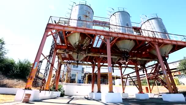 Χημικό Εργοστάσιο Βιομηχανικό Εξωτερικό Χημικό Εργοστάσιο Τεχνικός Εξοπλισμός Στη Χημική — Αρχείο Βίντεο