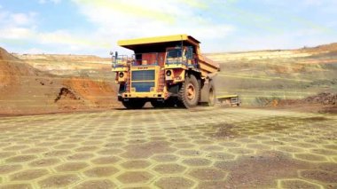 Geçici kömür madenciliği endüstrisinin görselleştirilmesi. Modern taş ocağı kamyonu taş ocağından geçiyor. Kömür madenciliği süreci.