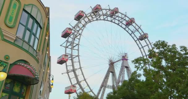 Ferris Wheel Sky Beautiful Ferris Wheel European City — Stockvideo