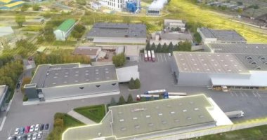 Modern bir fütüristik fabrikanın insansız hava aracı çekimi. Modern fabrika hava manzarası. Modern fabrika kavramı. Fabrika konsepti görselleştirme hava görünümü