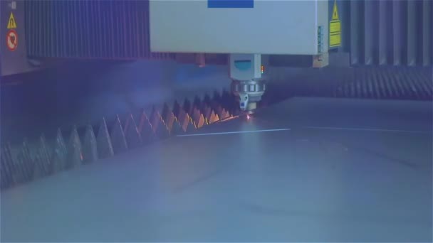 Máquina Corte Láser Metal Una Innovadora Máquina Corte Por Láser — Vídeos de Stock