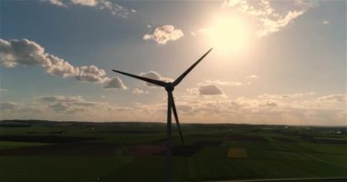 Rüzgar jeneratörü. Rüzgar jeneratörleri. Yenilenebilir elektrik. Rüzgar jeneratörü.