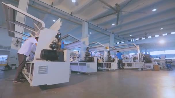 Παραγωγή Μηχανών Cnc Συγκέντρωση Μηχανών Cnc Στο Εργοστάσιο Σύγχρονο Εργοστάσιο — Αρχείο Βίντεο