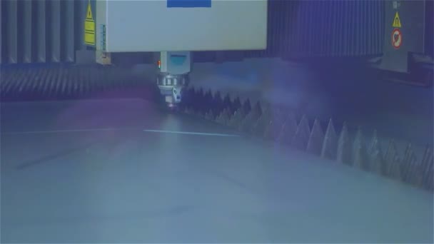 Metall Laserschneidmaschine Eine Innovative Cnc Laserschneidmaschine Laserschneidmaschinen Desktop Laser Graviermaschine — Stockvideo