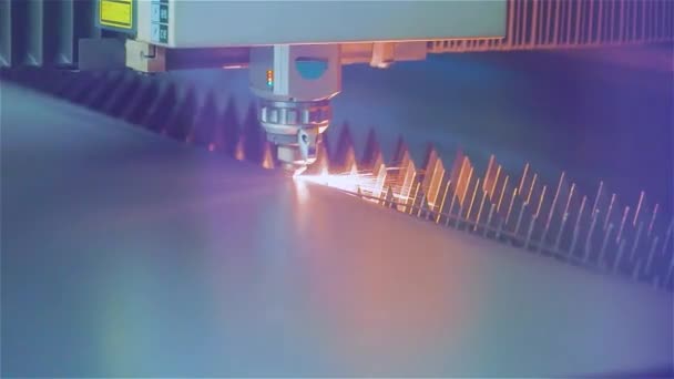 Metall Laserschneidmaschine Eine Innovative Cnc Laserschneidmaschine Laserschneidmaschinen Desktop Laser Graviermaschine — Stockvideo