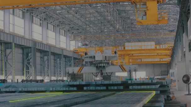 ビームクレーンは大きな負荷を運ぶ 工場内のクレーンビーム 冶金工場の店内 — ストック動画