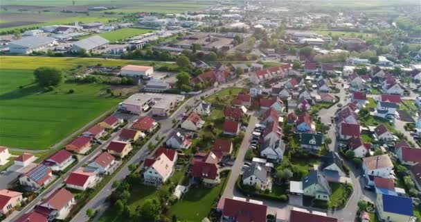 小さなヨーロッパの都市の航空ビュー ドイツの村の空中風景 — ストック動画