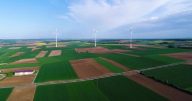 Rüzgar jeneratörü. Rüzgar jeneratörleri. Yenilenebilir elektrik. Rüzgar jeneratörü.