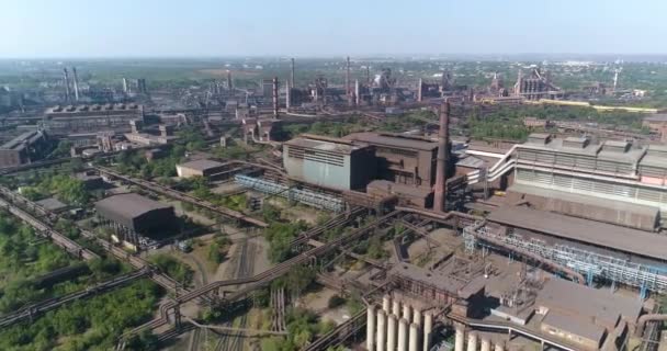 Flug Über Ein Großes Hüttenwerk Industrielle Außenluftaufnahme Große Moderne Fabrik — Stockvideo