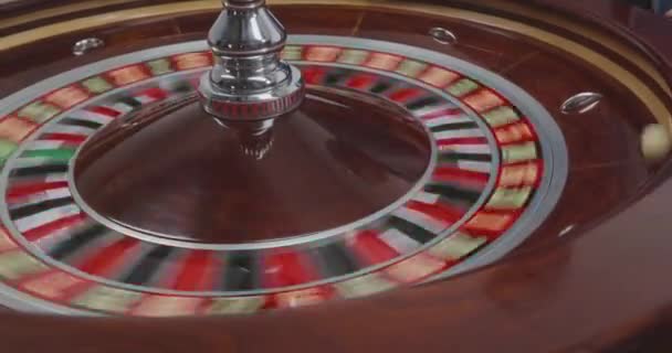 Roleta Giratória Cassino Croupier Spinning Roulette Wheel Roleta Giratória Close — Vídeo de Stock