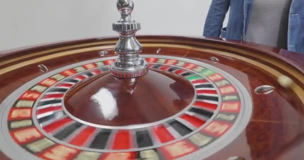 Točící Ruleta Kasinu Croupier Spinning Roulette Wheel Spinning Ruleta Kasinu — Stock video