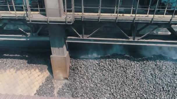 Διαδικασία Παραγωγής Άνθρακα Οπτανθρακοποιείου Ζεστό Κάρβουνο Οπτάνθρακα Στο Εργοστάσιο Άνθρακας — Αρχείο Βίντεο